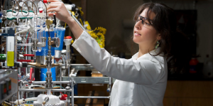 MIT-WHOI graduate student Sarah Rosengard prepares samples in a mass spectrometer facility at WHOI. (Credit: Tom Kleindinst, Woods Hole Oceanographic Institution)